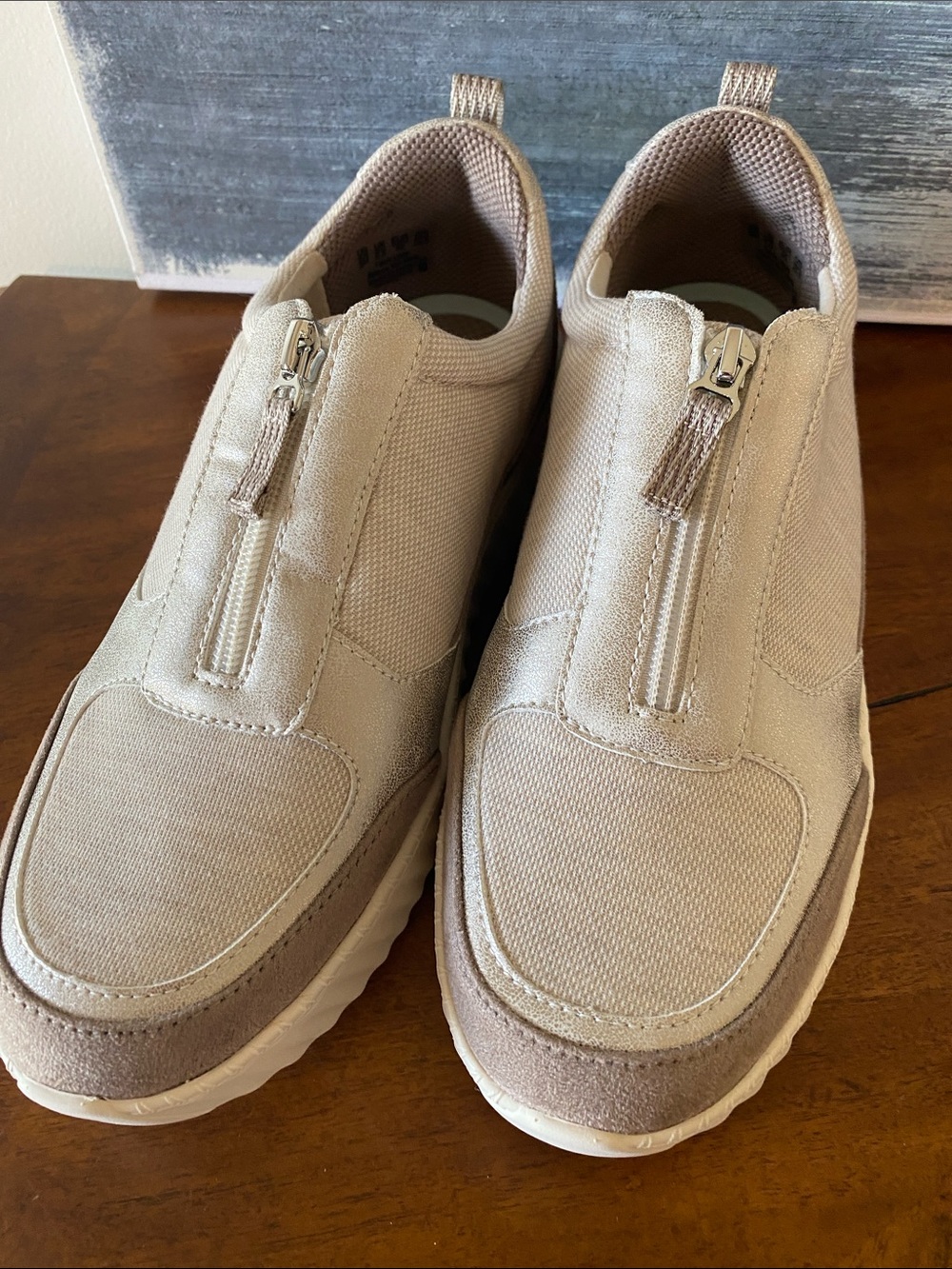 BZees Air Step Women’s 9 Medium by Lifestride. Canvas Sneakers in Light Tan
